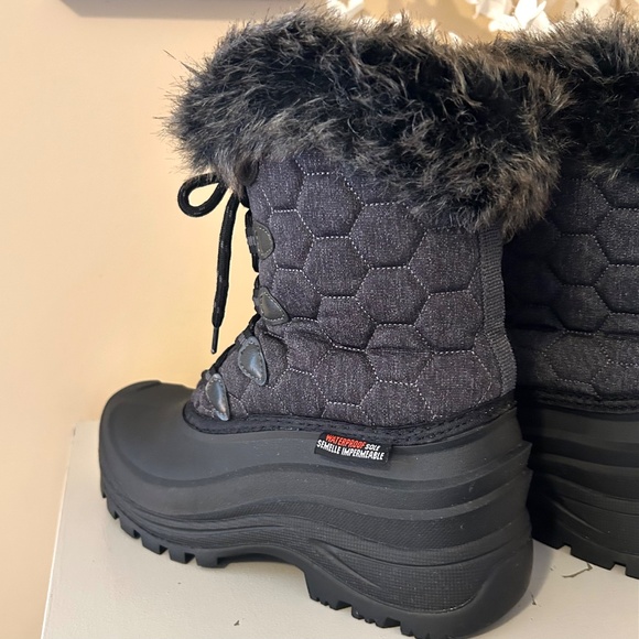 Ice Fields Women’s Puff Quilted Waterproof Boot Faux Fur Trim Size 8 - Picture 4 of 13